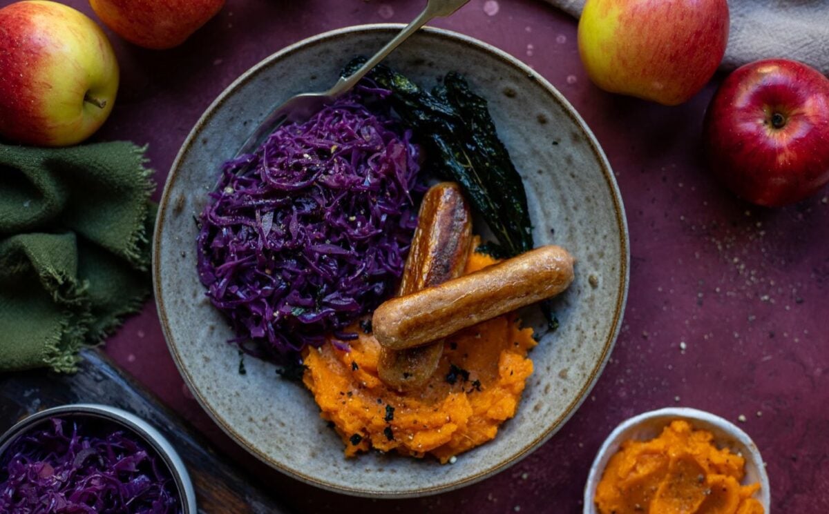 Braised red cabbage with vegan sausages and mashed potato for vegan cabbage recipes